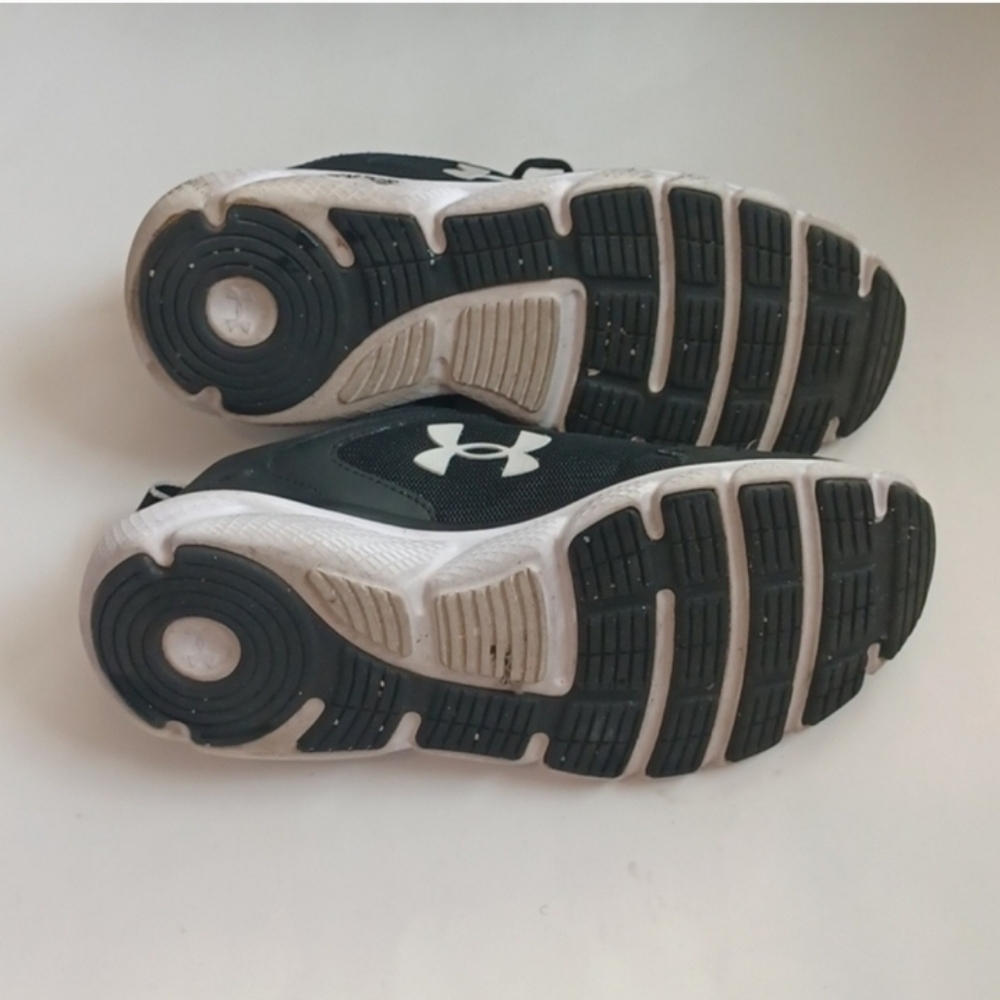 Under Armour Black Running Shoes - Picture 9 of 13